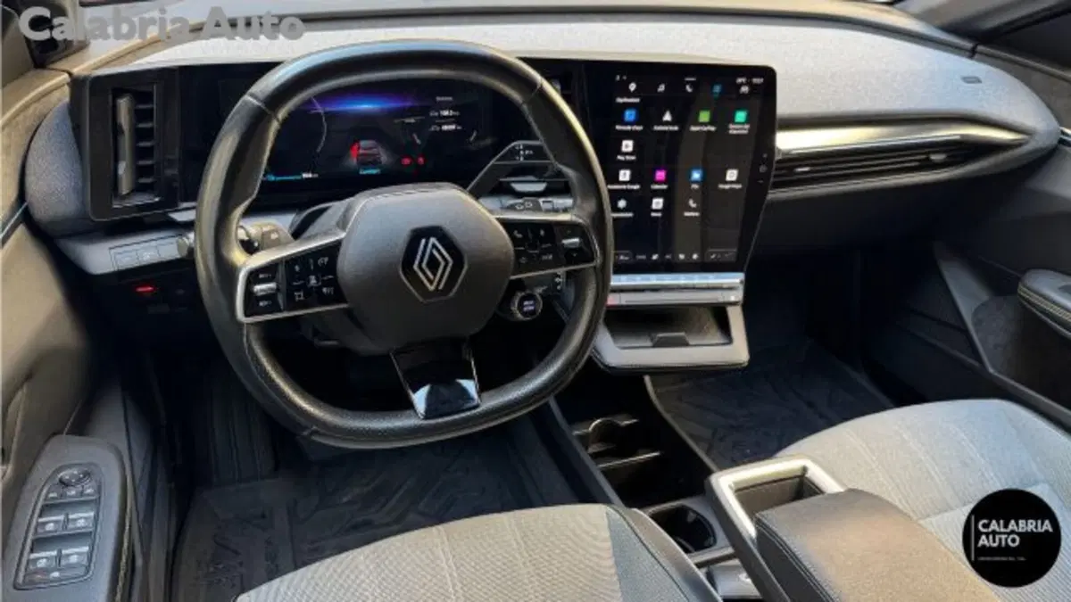 Renault Megane E-Tech Electric usata a Reggio Calabria (8)