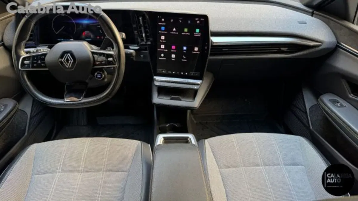 Renault Megane E-Tech Electric usata a Reggio Calabria (9)