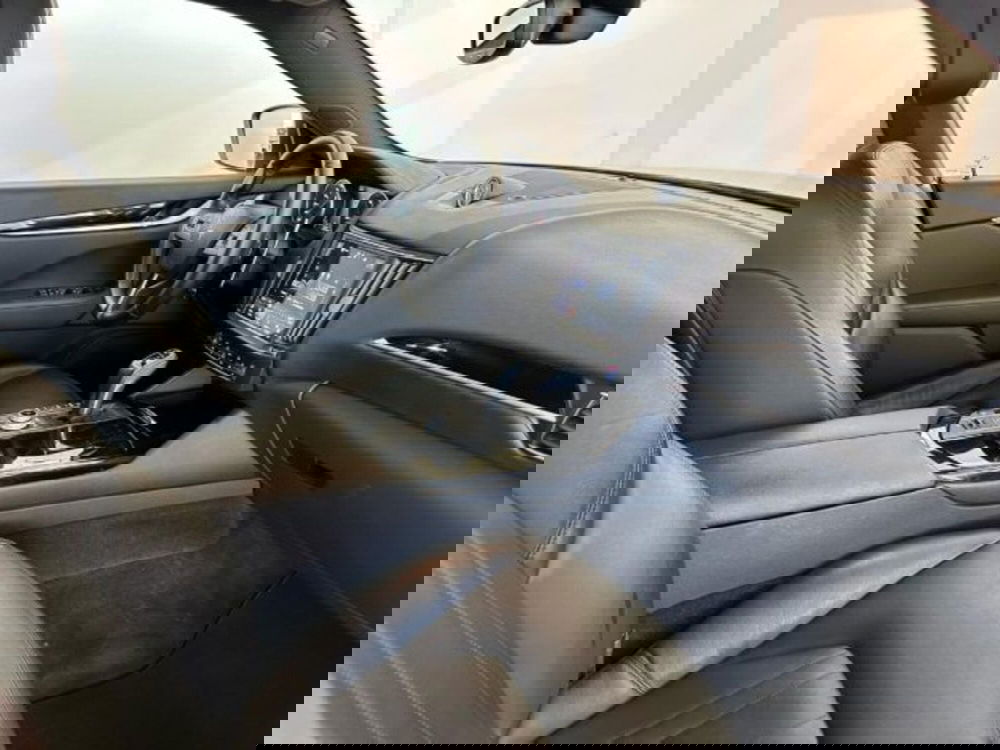 Maserati Levante usata a Modena (5)