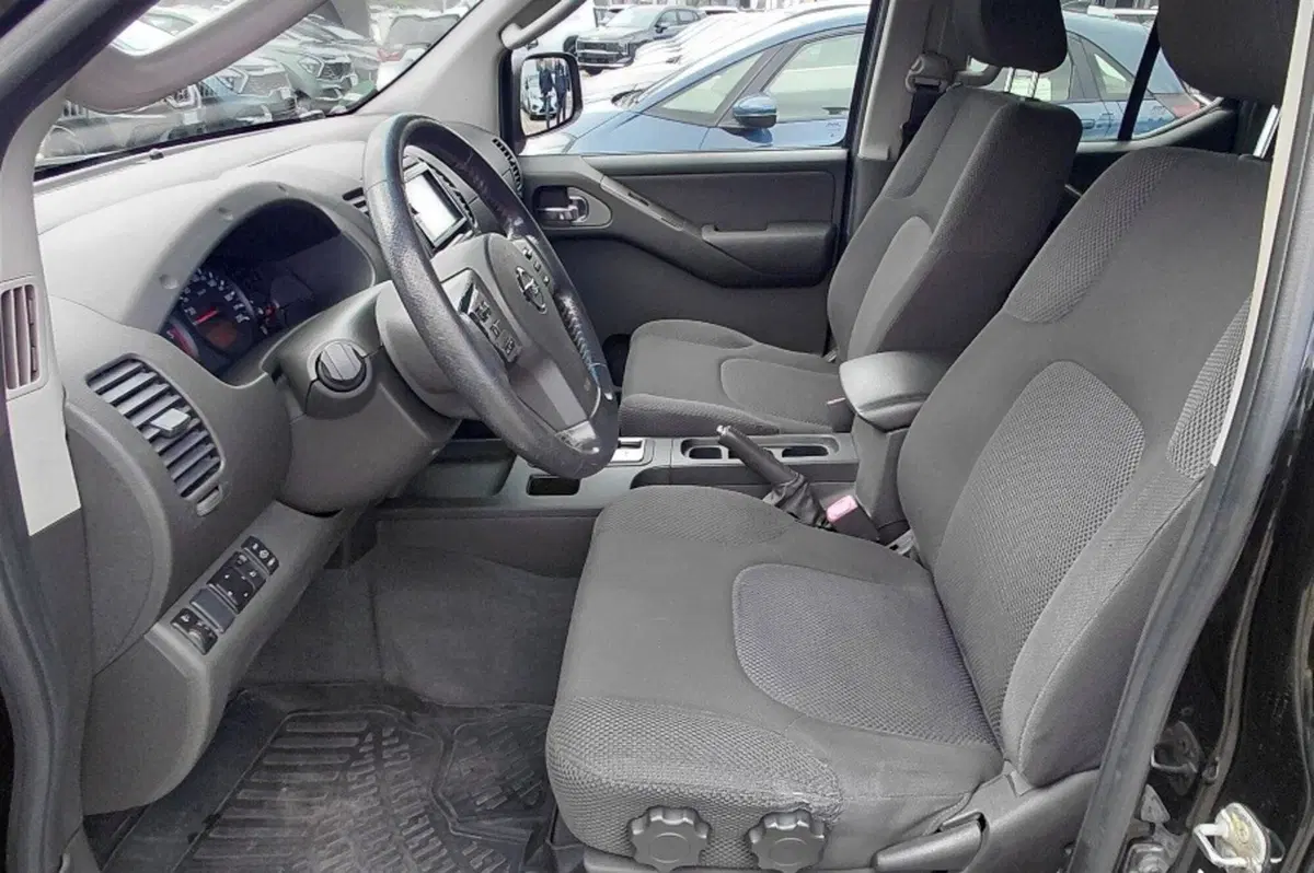 Nissan Navara usata a Cosenza (9)