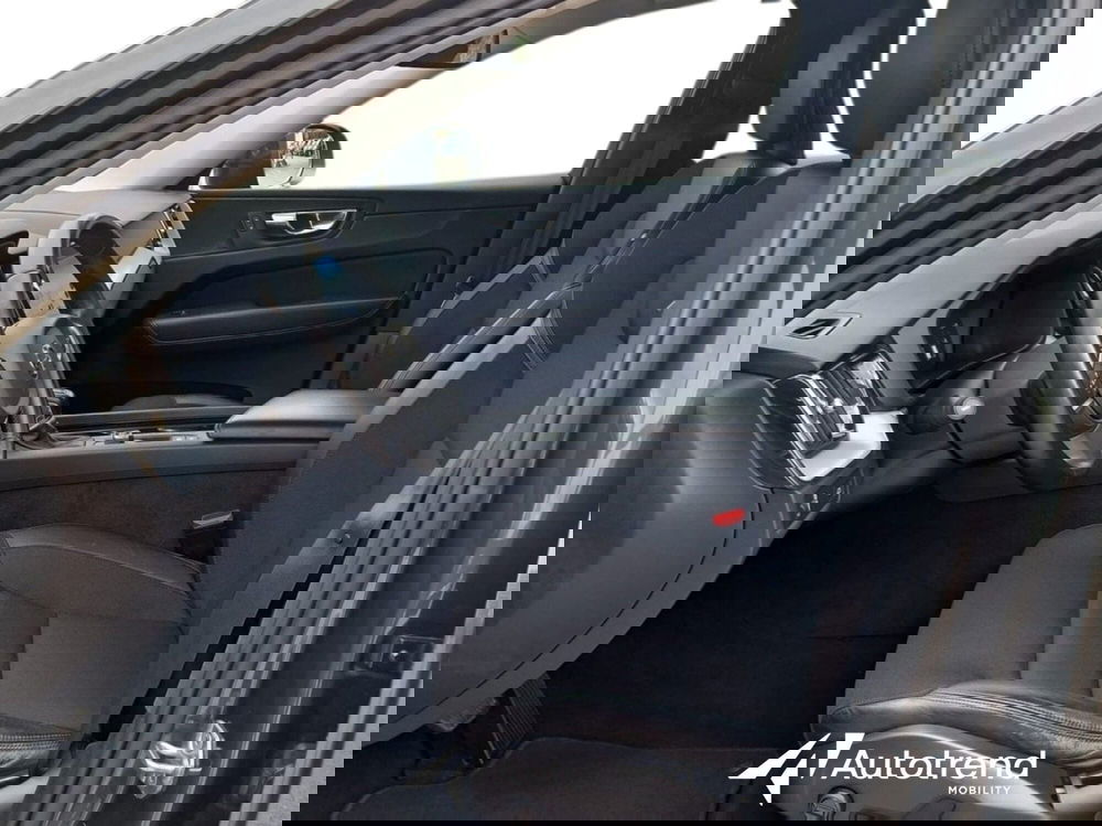 Volvo XC60 usata a Bari (7)