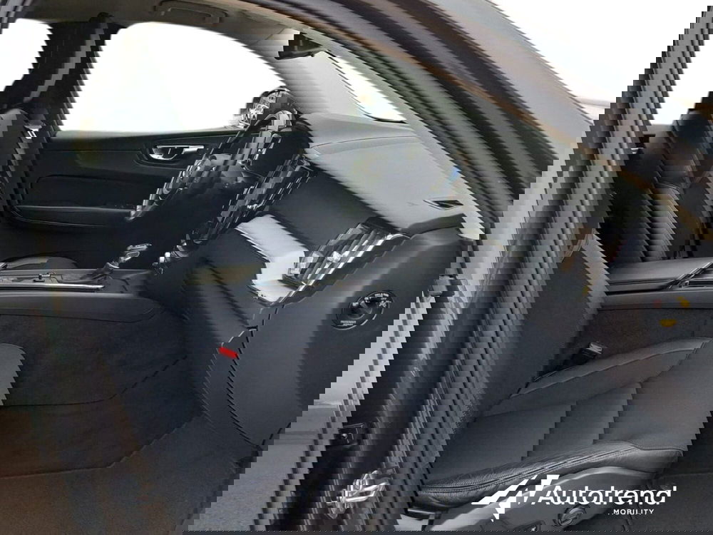 Volvo XC60 usata a Bari (8)