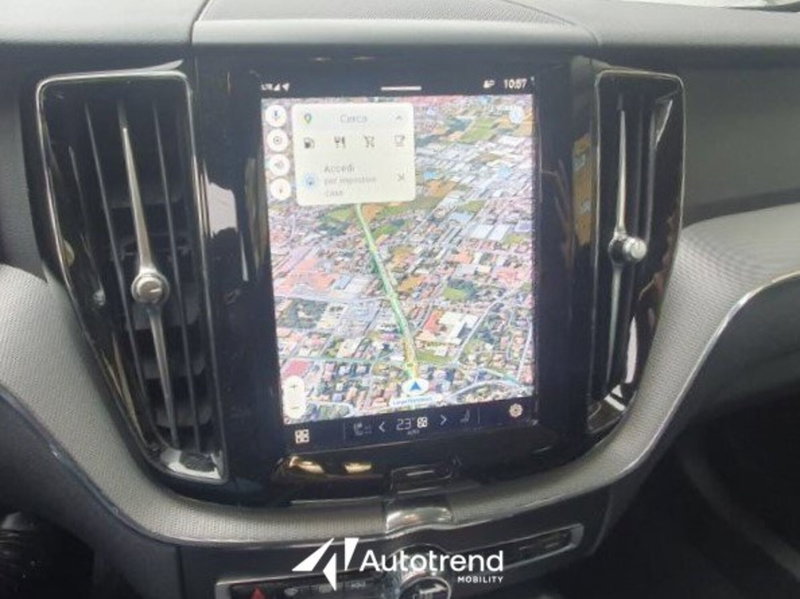 Volvo XC60 usata a Bari (18)