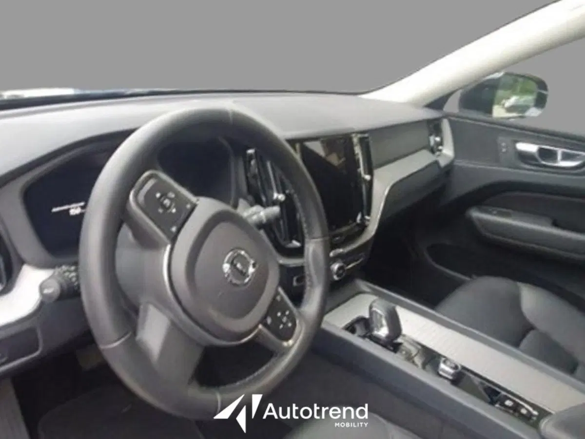 Volvo XC60 usata a Bari (6)