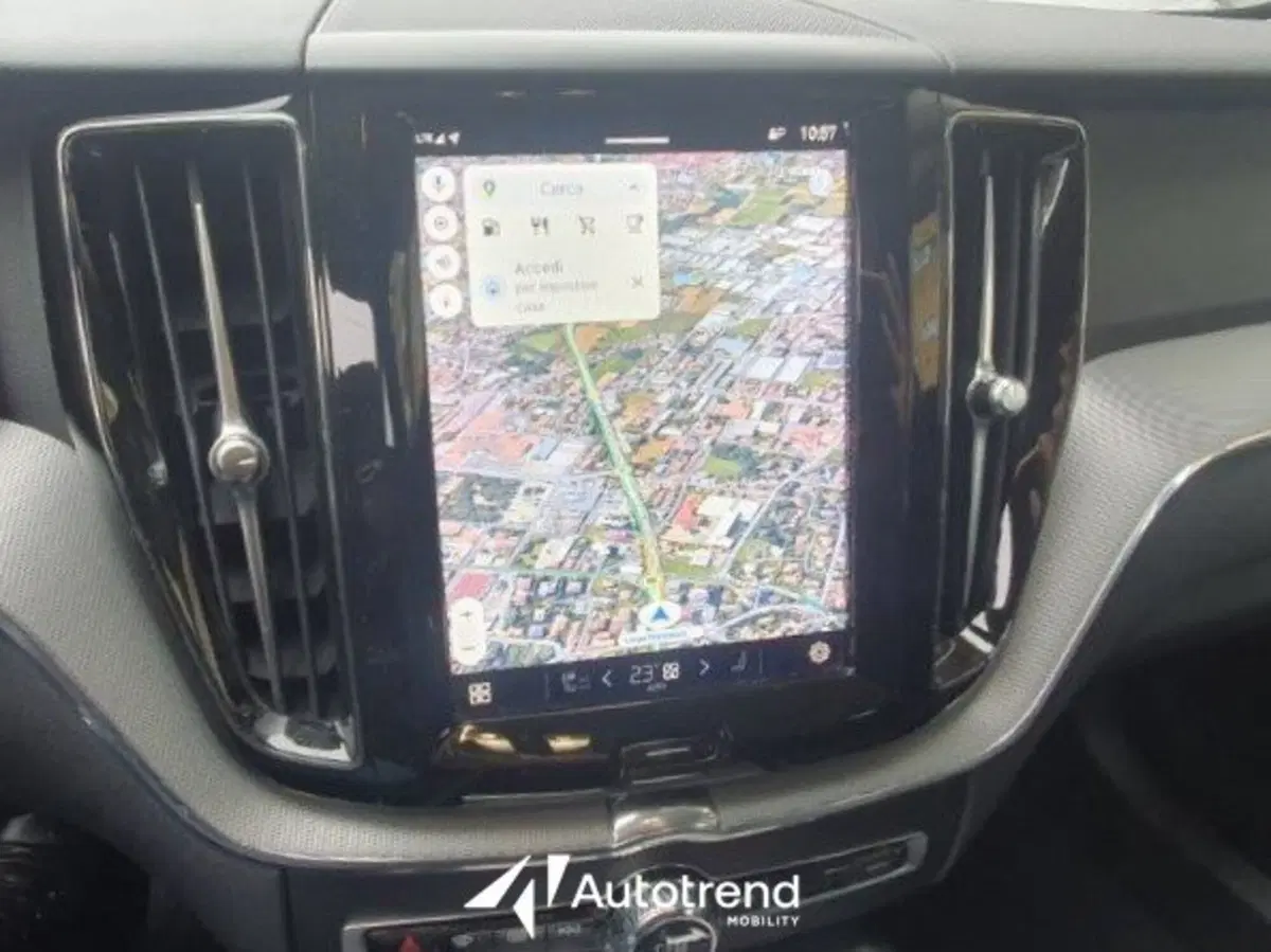 Volvo XC60 usata a Bari (8)