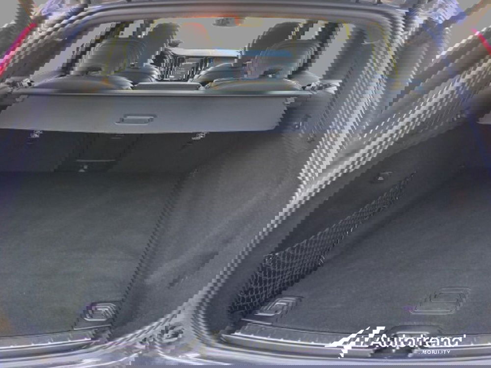 Volvo XC60 usata a Bari (9)