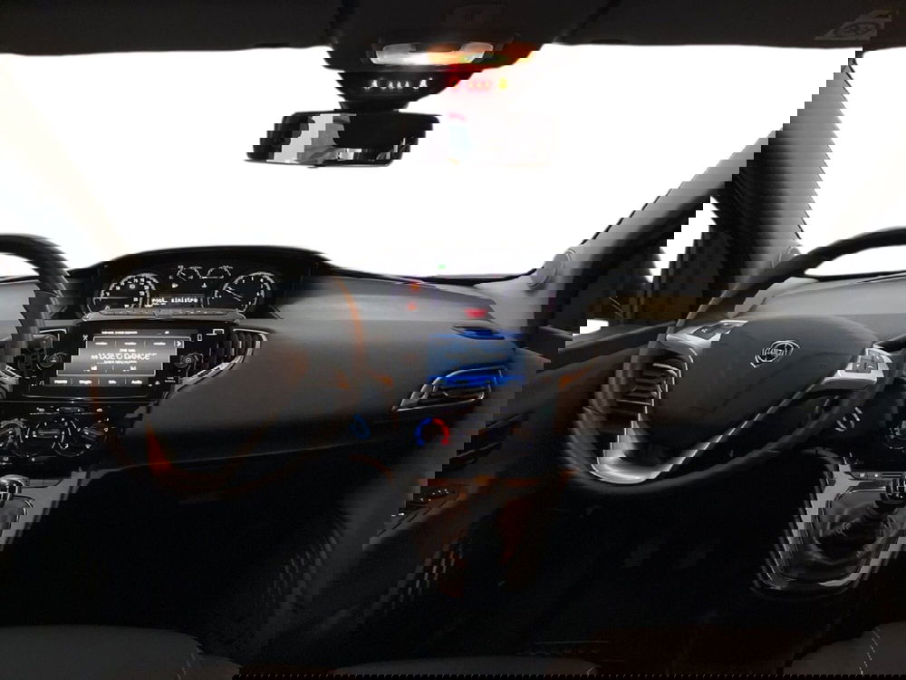 Lancia Ypsilon usata a Torino (11)