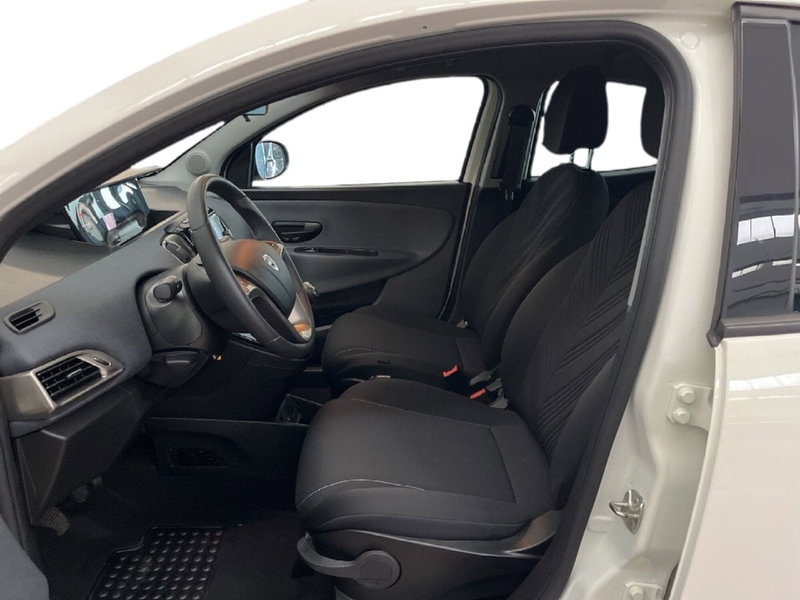 Lancia Ypsilon usata a Torino (9)