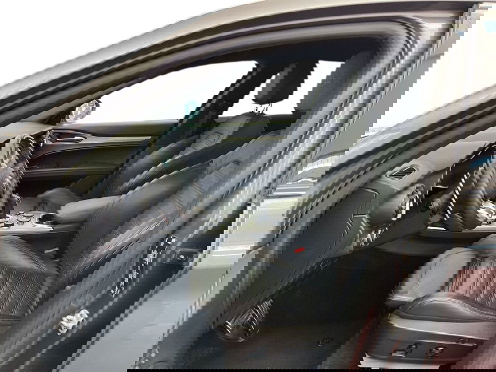 Alfa Romeo Stelvio usata a Torino (10)