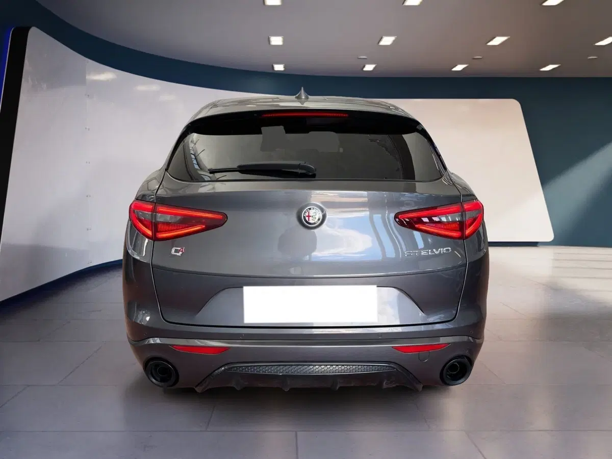 Alfa Romeo Stelvio usata a Torino (5)