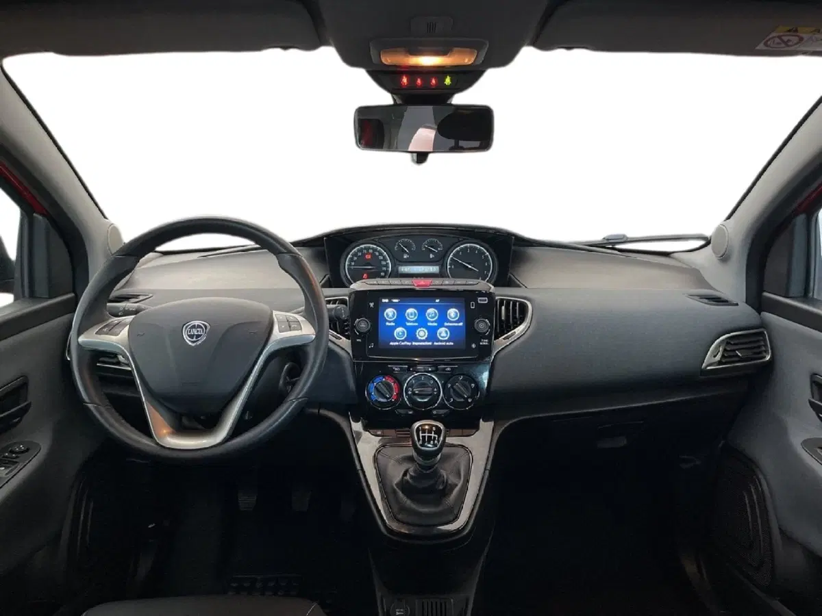 Lancia Ypsilon usata a Torino (10)