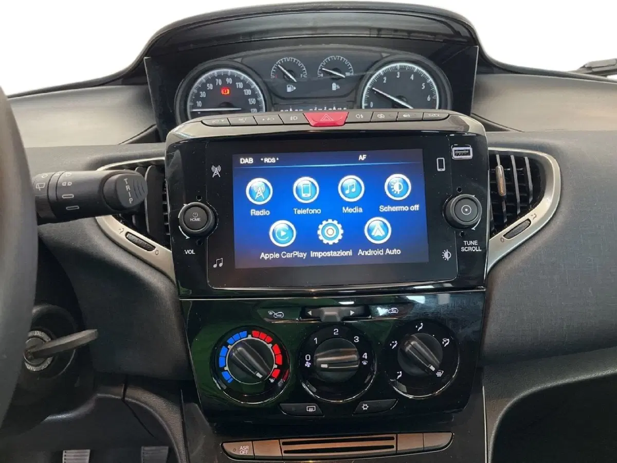 Lancia Ypsilon usata a Torino (13)