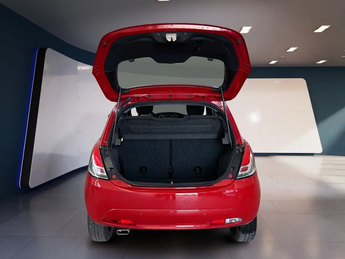 Lancia Ypsilon usata a Torino (7)