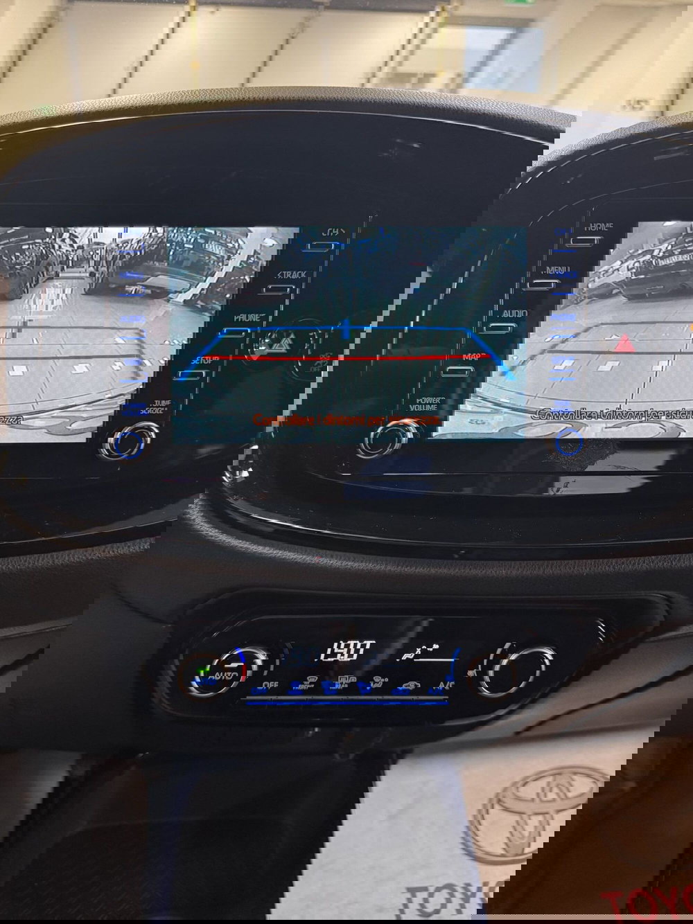 Toyota Aygo X usata a Prato (13)