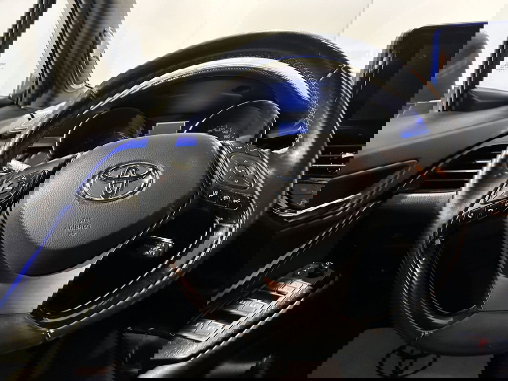 Toyota Toyota C-HR usata a Milano (10)