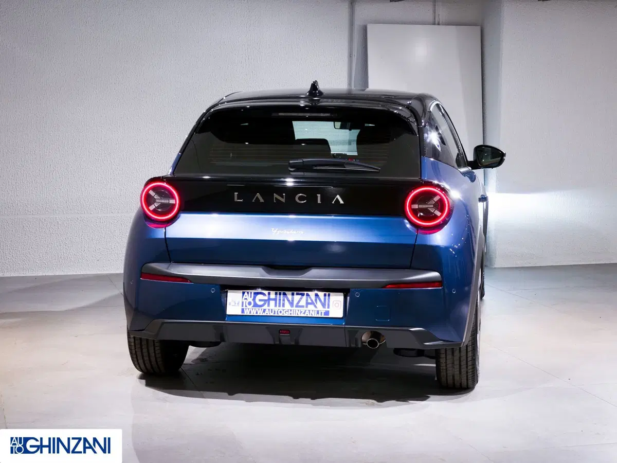 Lancia Ypsilon nuova a Bergamo (6)