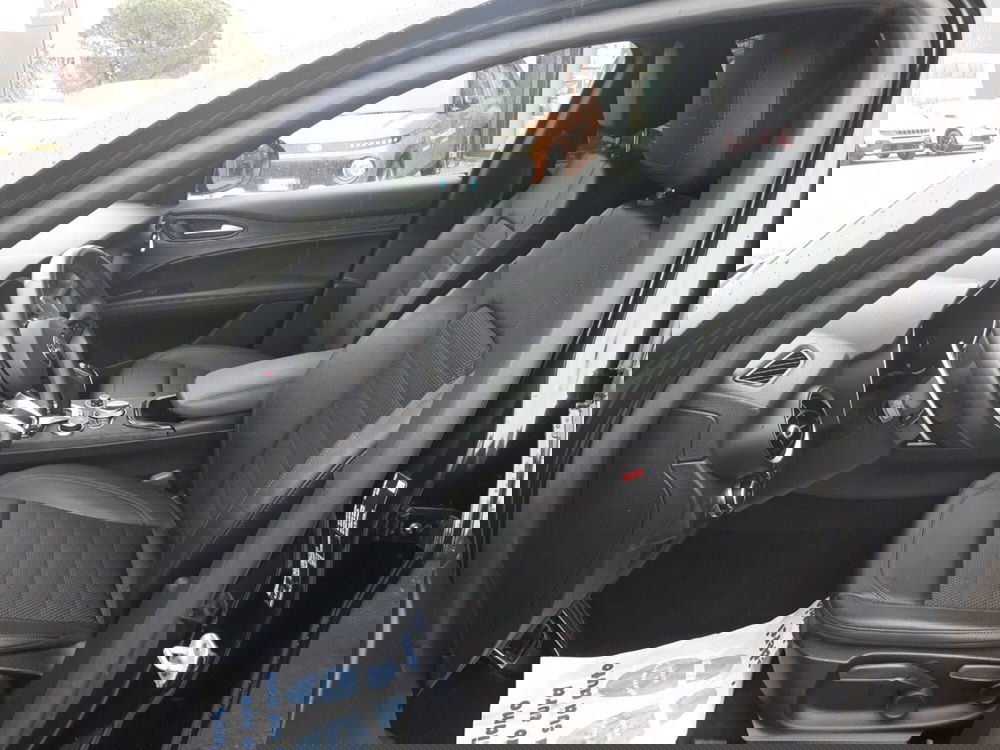 Alfa Romeo Stelvio usata a Campobasso (15)