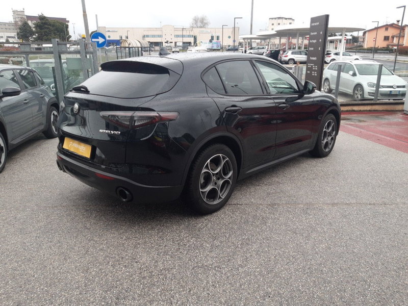 Alfa Romeo Stelvio usata a Campobasso (6)