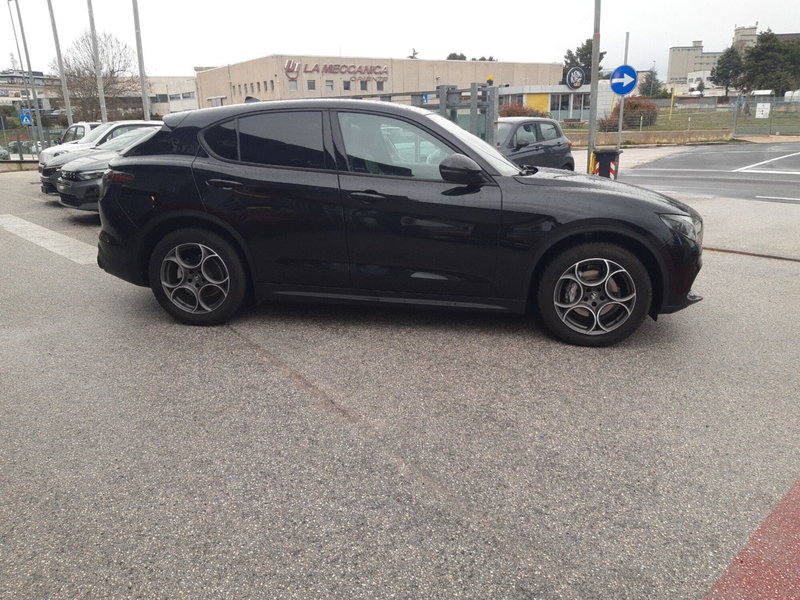 Alfa Romeo Stelvio usata a Campobasso (7)
