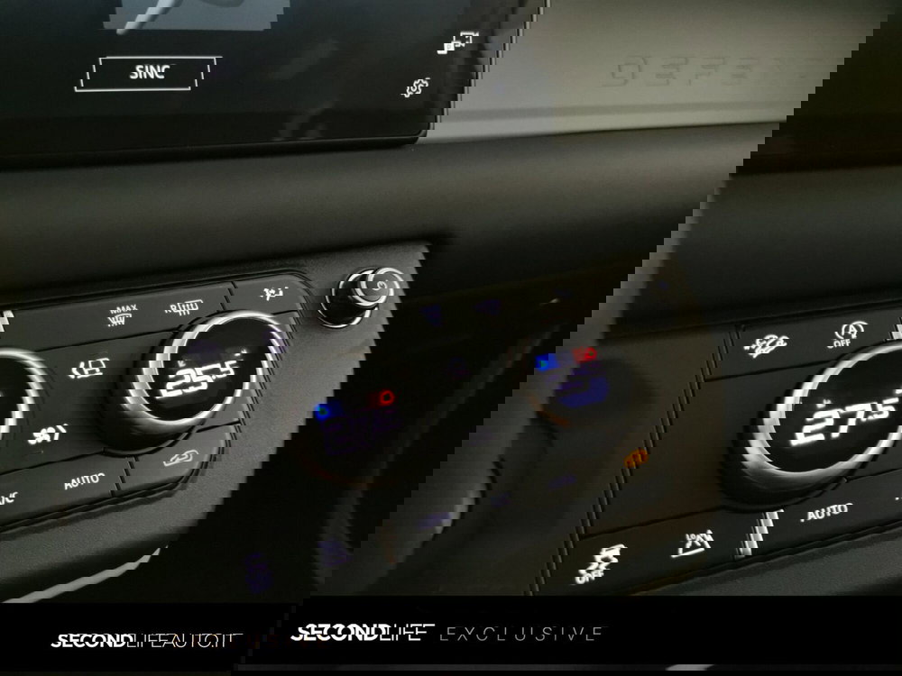 Land Rover Defender usata a Chieti (17)