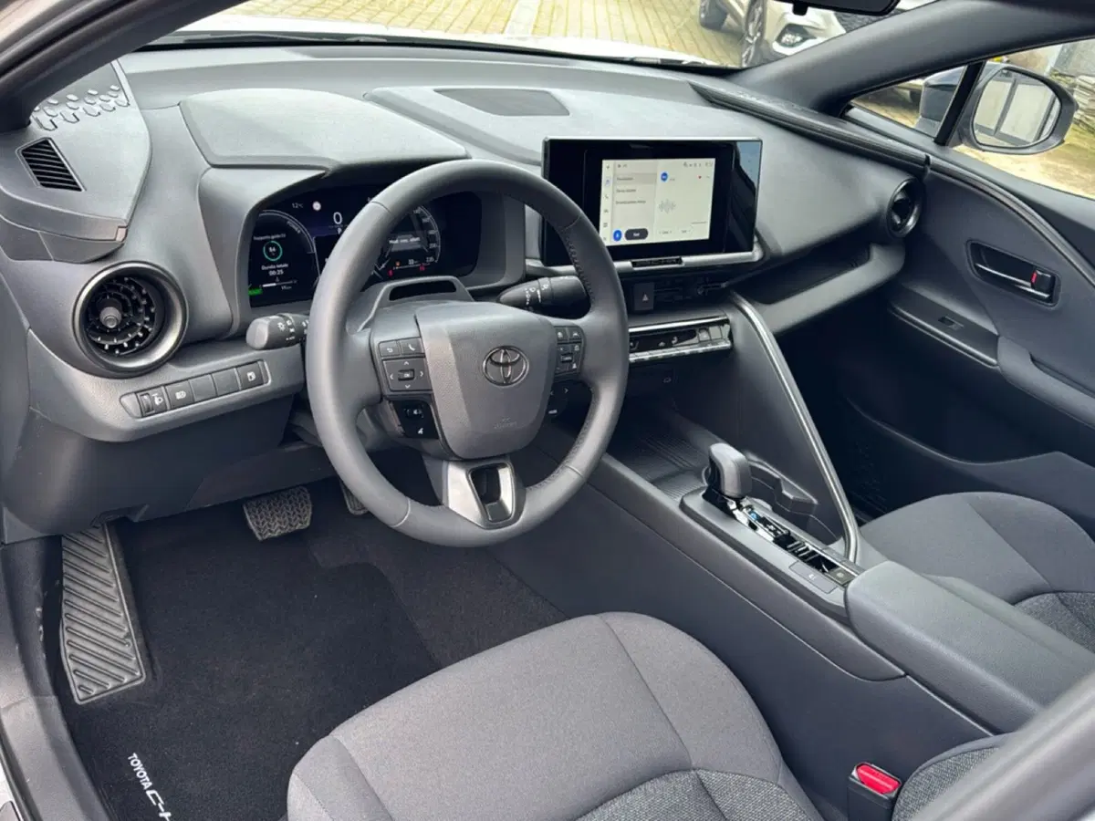Toyota Toyota C-HR nuova a Ferrara (11)
