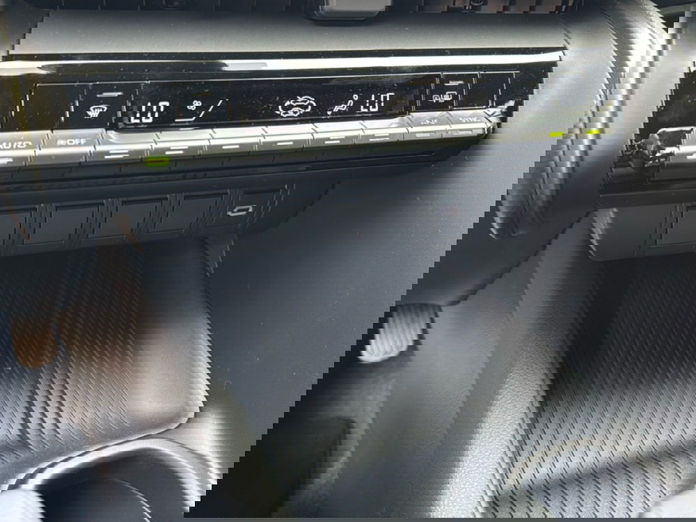 Toyota Toyota C-HR nuova a Ferrara (17)