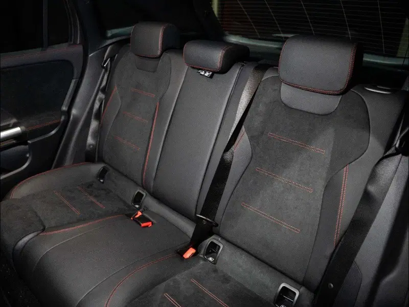 Mercedes-Benz GLA SUV nuova a Macerata (10)