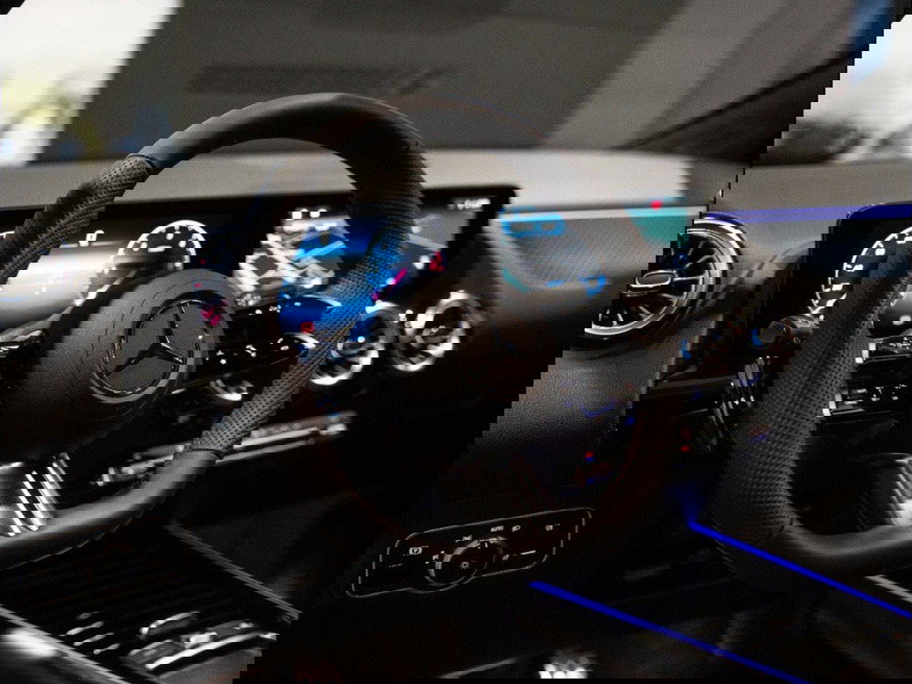 Mercedes-Benz GLA SUV nuova a Macerata (11)