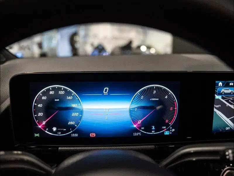 Mercedes-Benz GLA SUV nuova a Macerata (12)