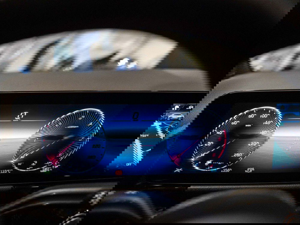 Mercedes-Benz GLA SUV nuova a Macerata (12)