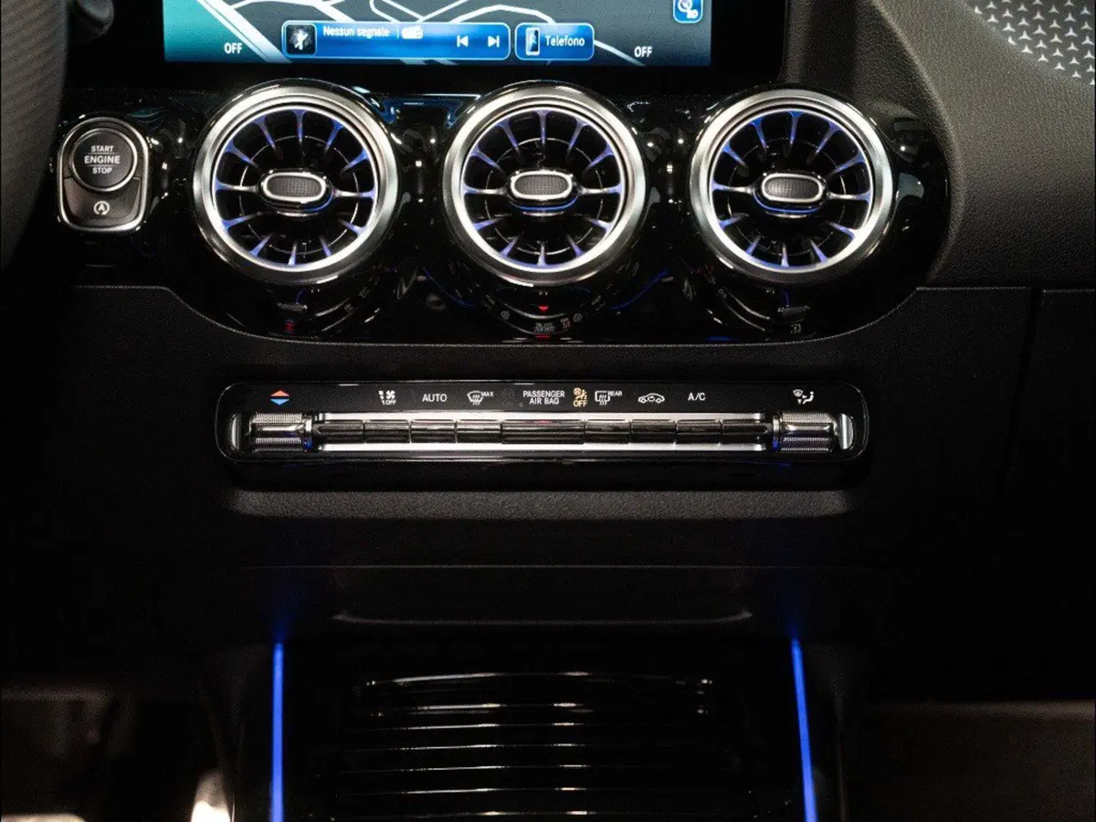 Mercedes-Benz GLA SUV nuova a Macerata (13)