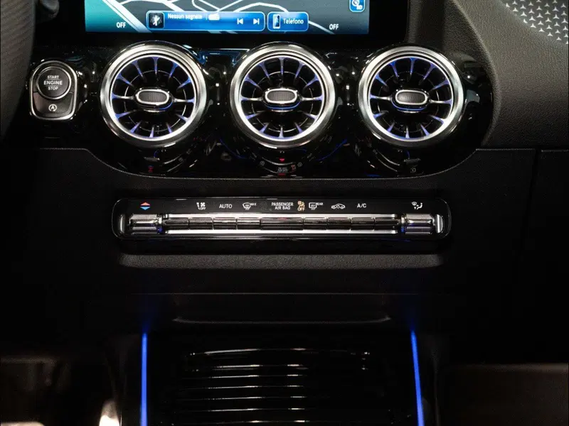 Mercedes-Benz GLA SUV nuova a Macerata (13)
