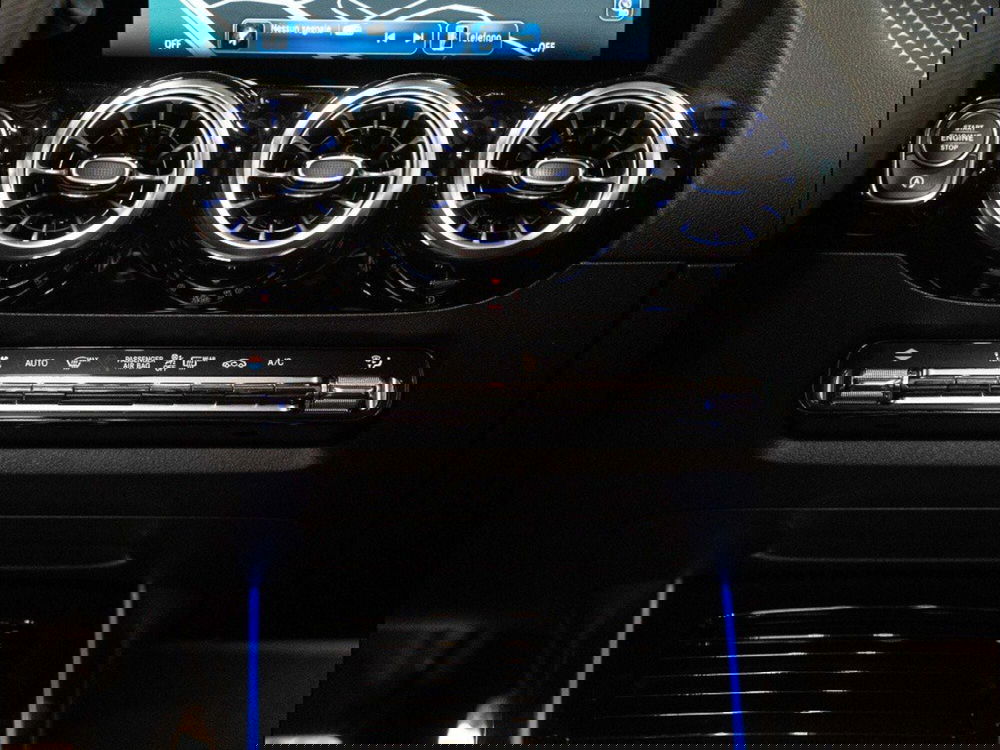 Mercedes-Benz GLA SUV nuova a Macerata (13)