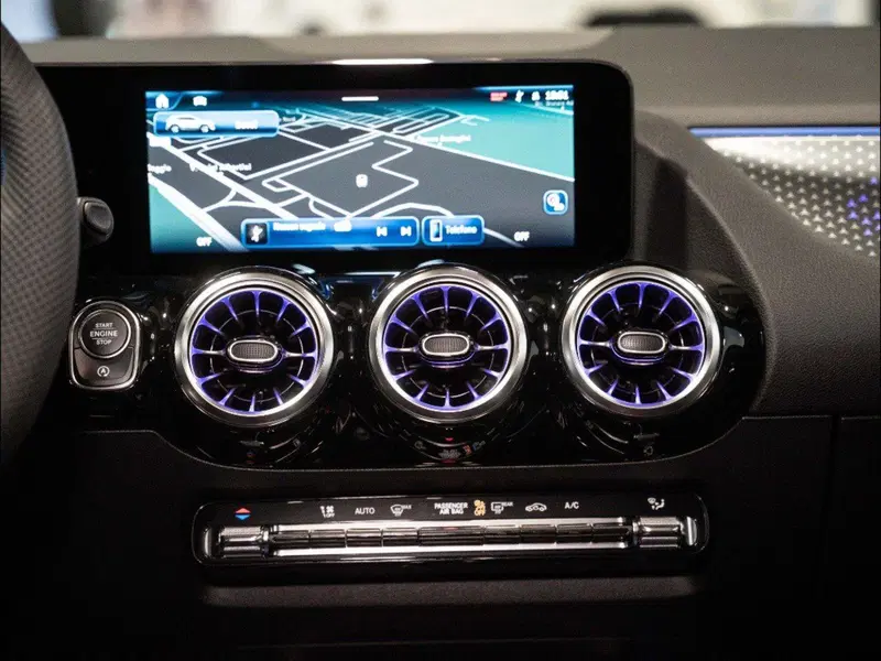 Mercedes-Benz GLA SUV nuova a Macerata (14)