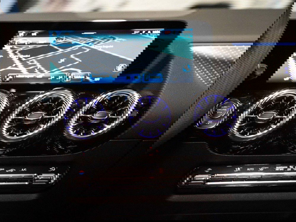 Mercedes-Benz GLA SUV nuova a Macerata (14)