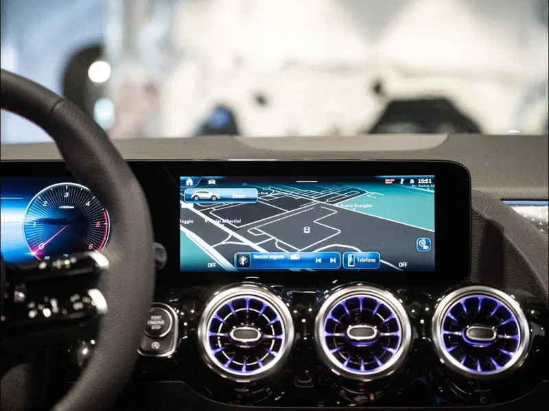 Mercedes-Benz GLA SUV nuova a Macerata (15)