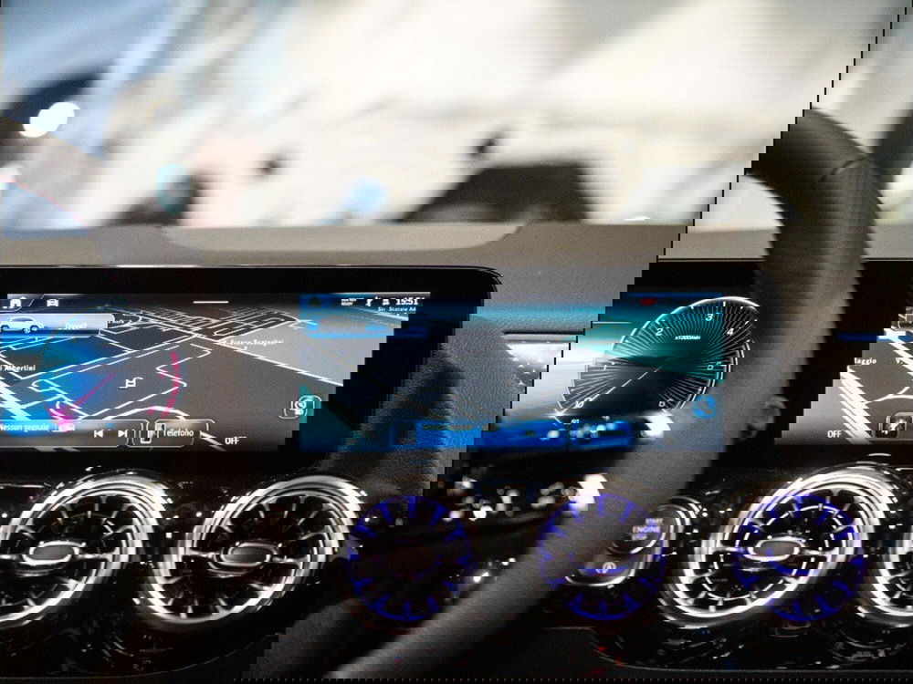 Mercedes-Benz GLA SUV nuova a Macerata (15)