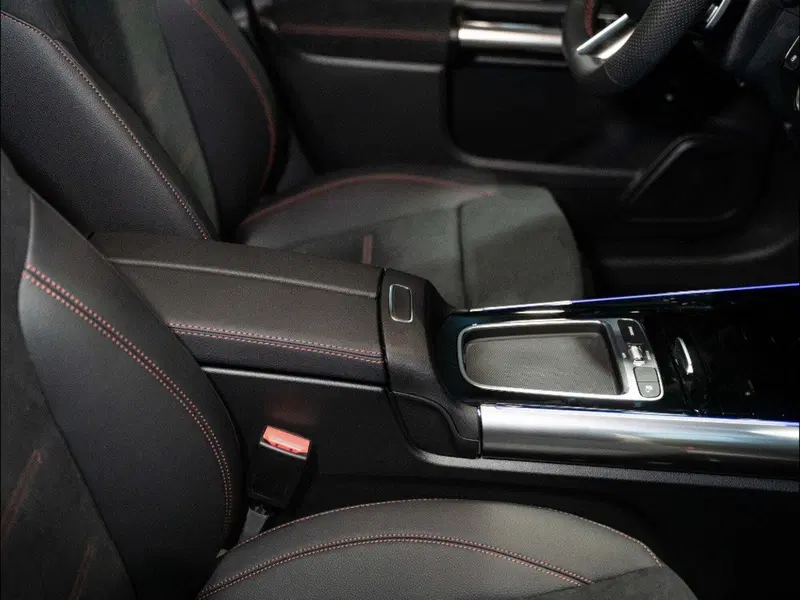 Mercedes-Benz GLA SUV nuova a Macerata (16)
