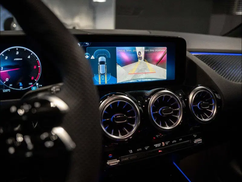 Mercedes-Benz GLA SUV nuova a Macerata (17)