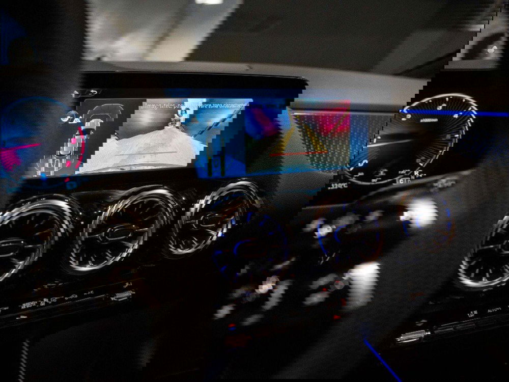 Mercedes-Benz GLA SUV nuova a Macerata (17)