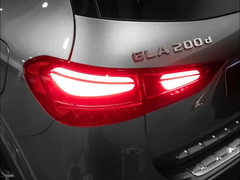 Mercedes-Benz GLA SUV nuova a Macerata (18)