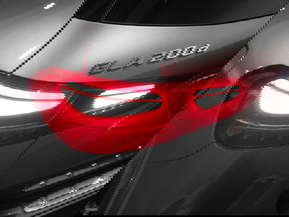 Mercedes-Benz GLA SUV nuova a Macerata (18)