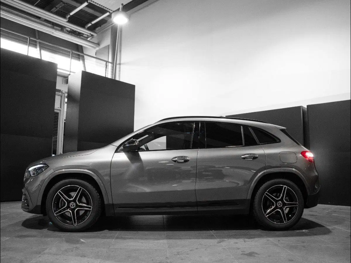 Mercedes-Benz GLA SUV nuova a Macerata (2)