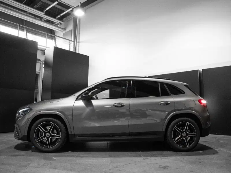 Mercedes-Benz GLA SUV nuova a Macerata (2)