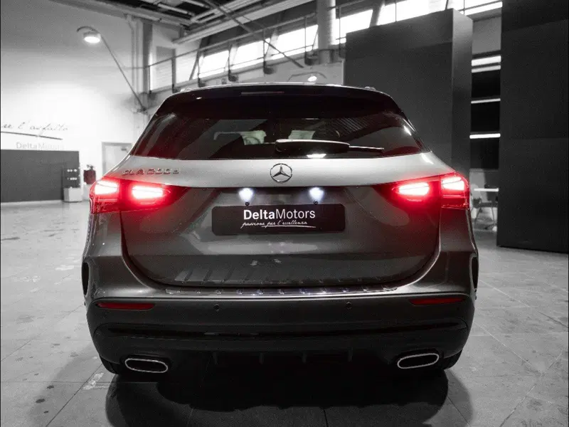Mercedes-Benz GLA SUV nuova a Macerata (3)