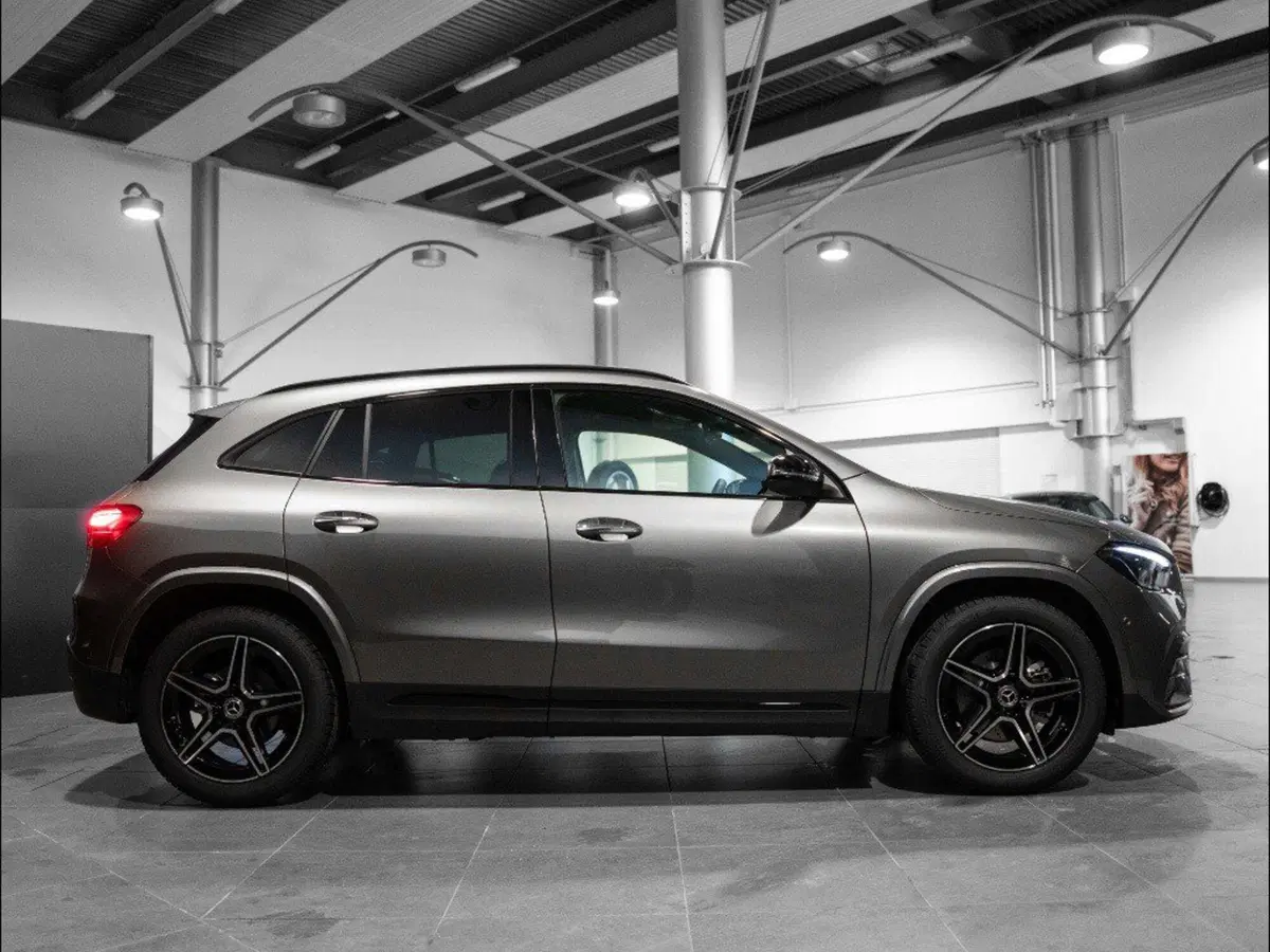 Mercedes-Benz GLA SUV nuova a Macerata (4)