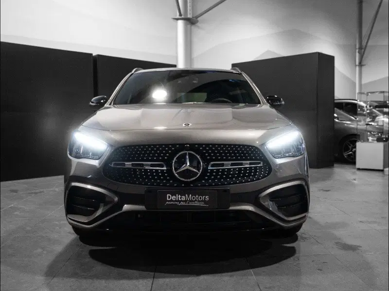 Mercedes-Benz GLA SUV nuova a Macerata (5)