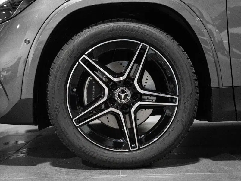 Mercedes-Benz GLA SUV nuova a Macerata (7)