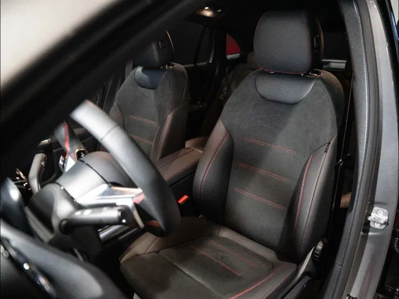 Mercedes-Benz GLA SUV nuova a Macerata (9)