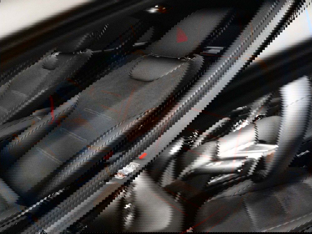 Mercedes-Benz GLA SUV nuova a Macerata (9)